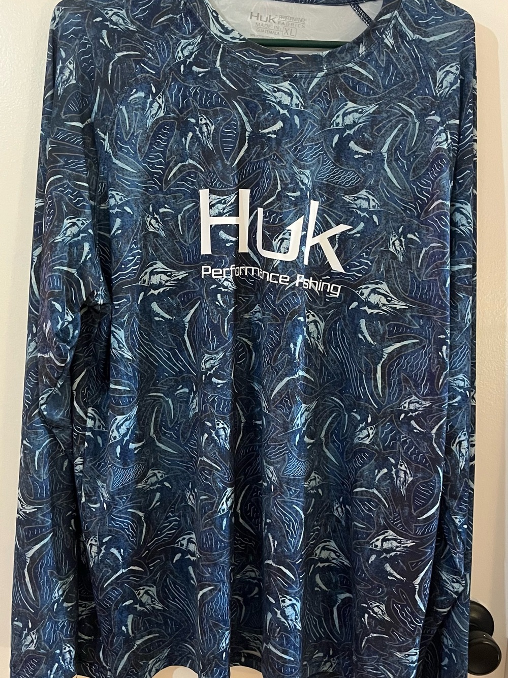 Huk Men's Long Sleeve Performance Shirt - Navy & Light Blue Pattern